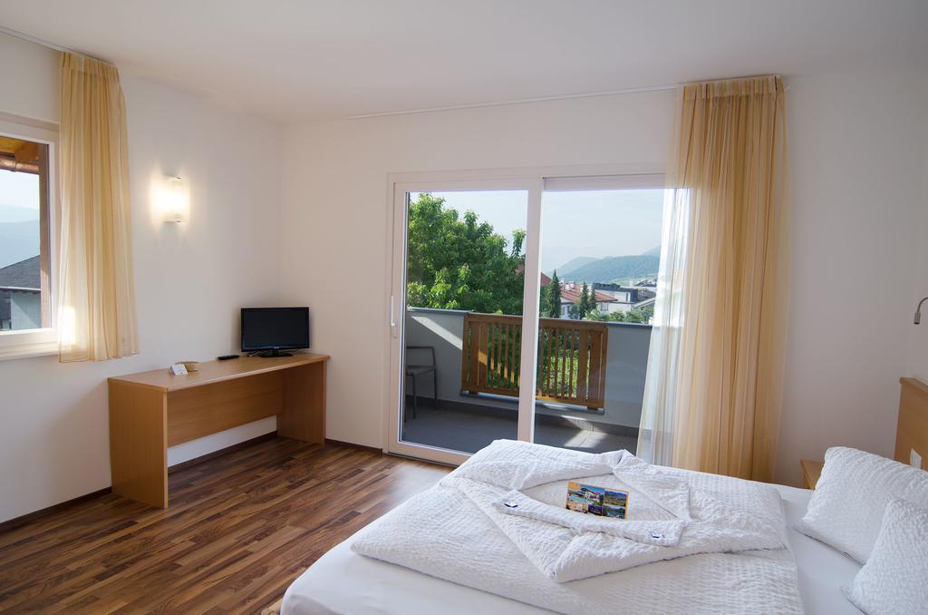 Garni Hotel Peterlinhof Caldaro Cameră foto