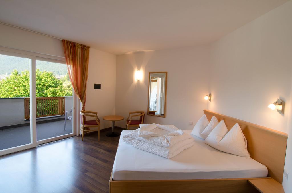 Garni Hotel Peterlinhof Caldaro Cameră foto