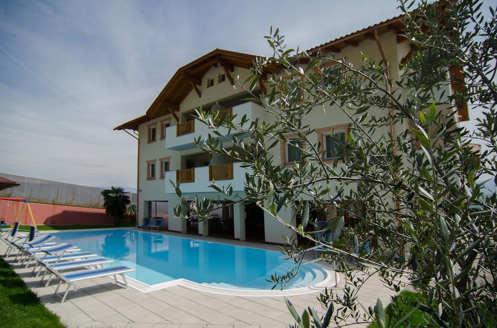 Garni Hotel Peterlinhof Caldaro Exterior foto