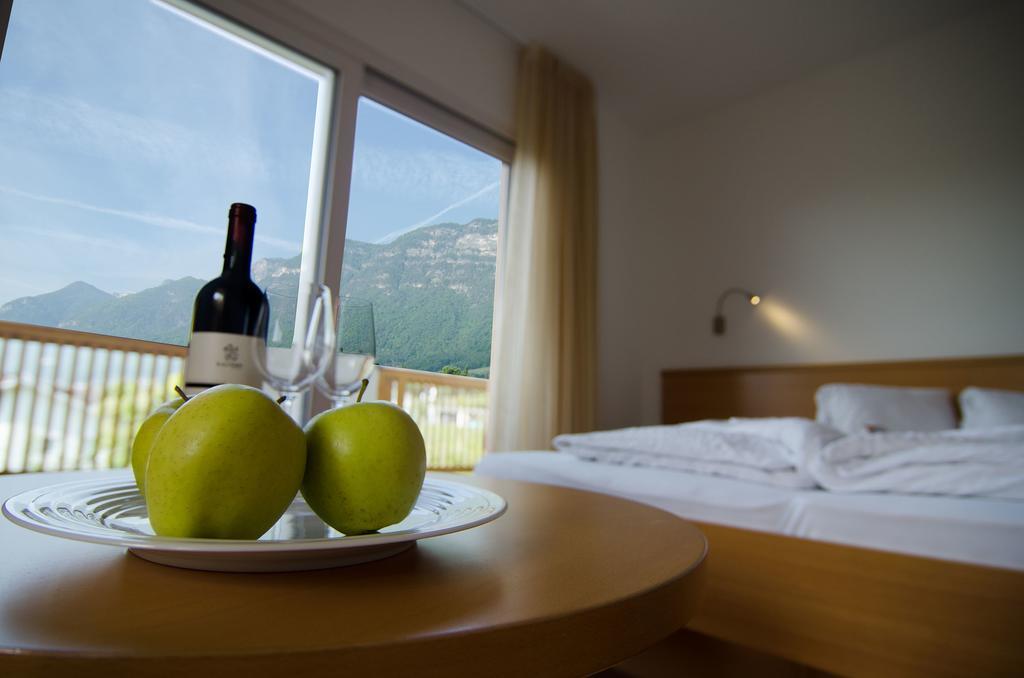 Garni Hotel Peterlinhof Caldaro Cameră foto