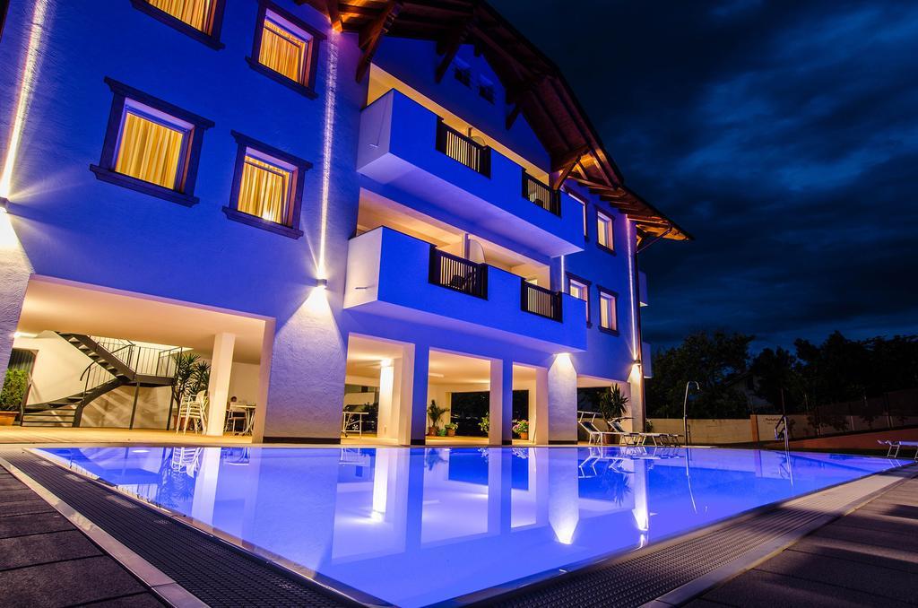 Garni Hotel Peterlinhof Caldaro Exterior foto