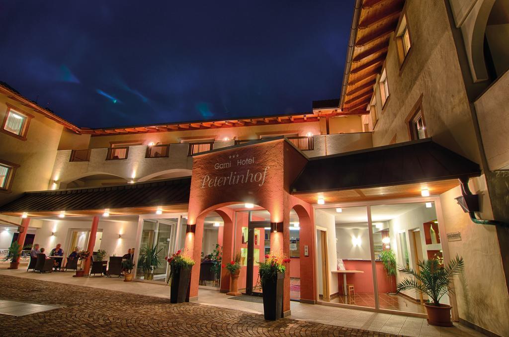 Garni Hotel Peterlinhof Caldaro Exterior foto