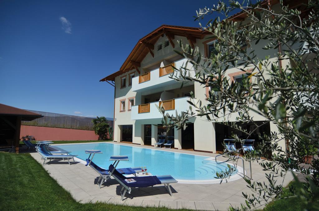 Garni Hotel Peterlinhof Caldaro Exterior foto