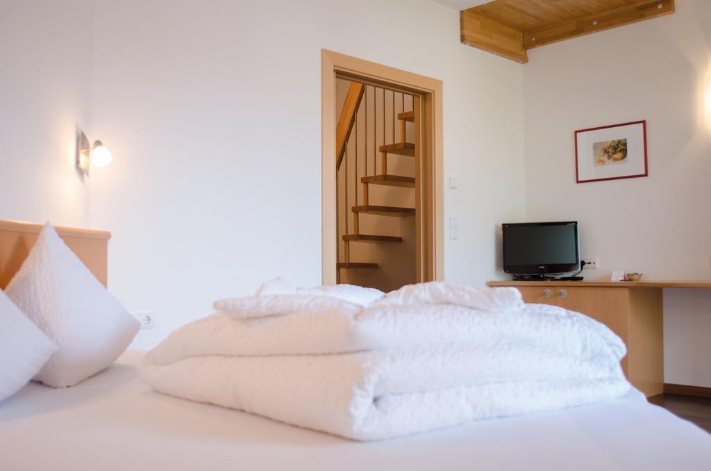 Garni Hotel Peterlinhof Caldaro Cameră foto
