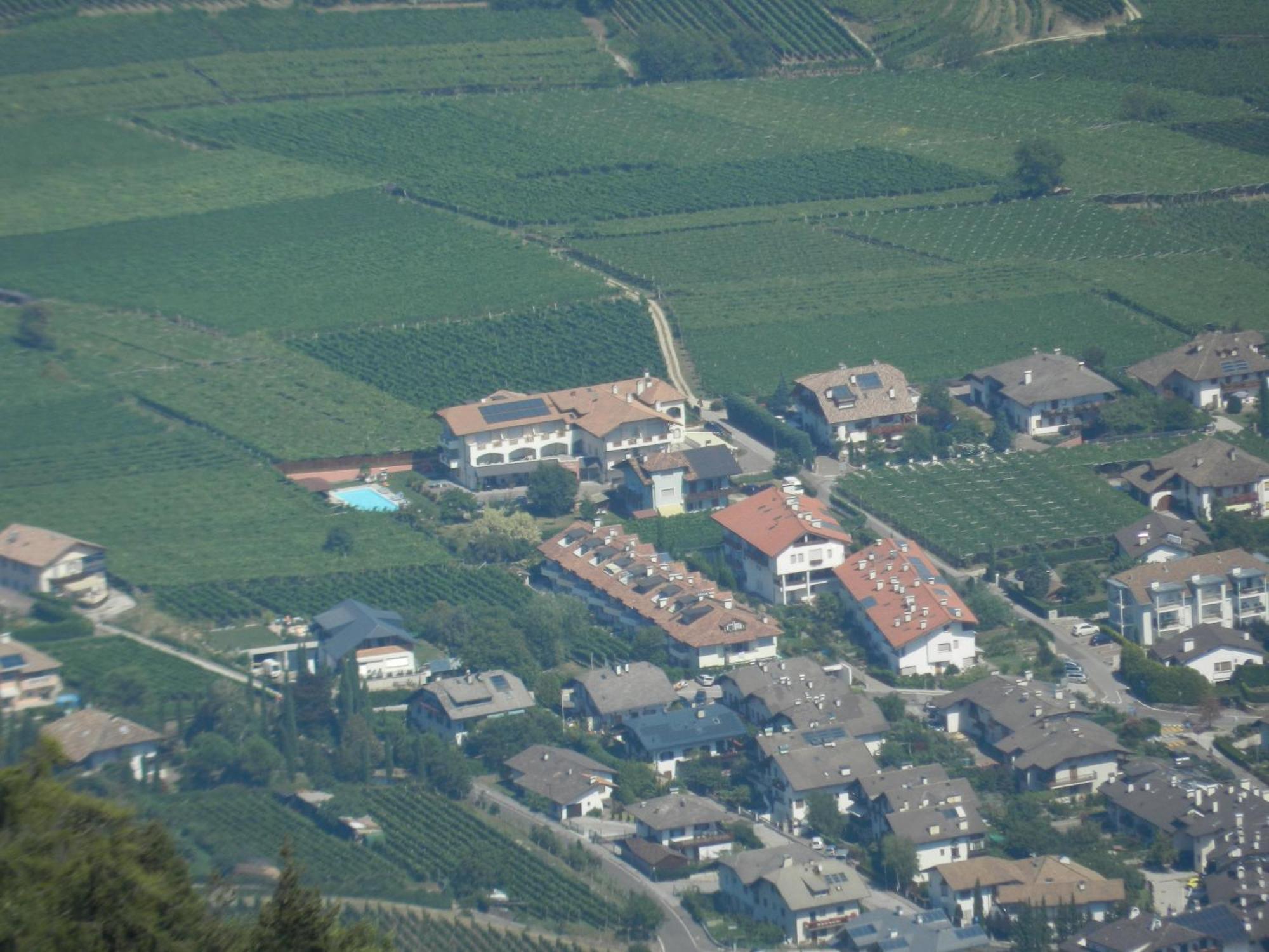 Garni Hotel Peterlinhof Caldaro Exterior foto