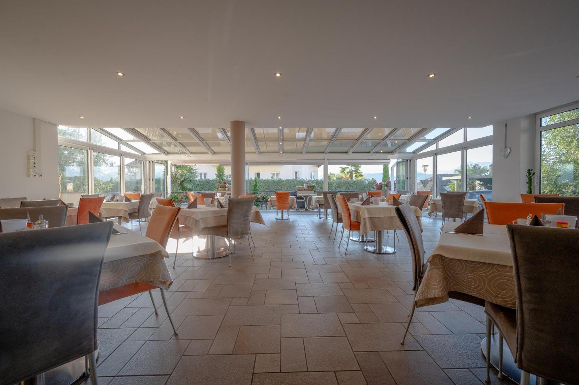 Garni Hotel Peterlinhof Caldaro Exterior foto