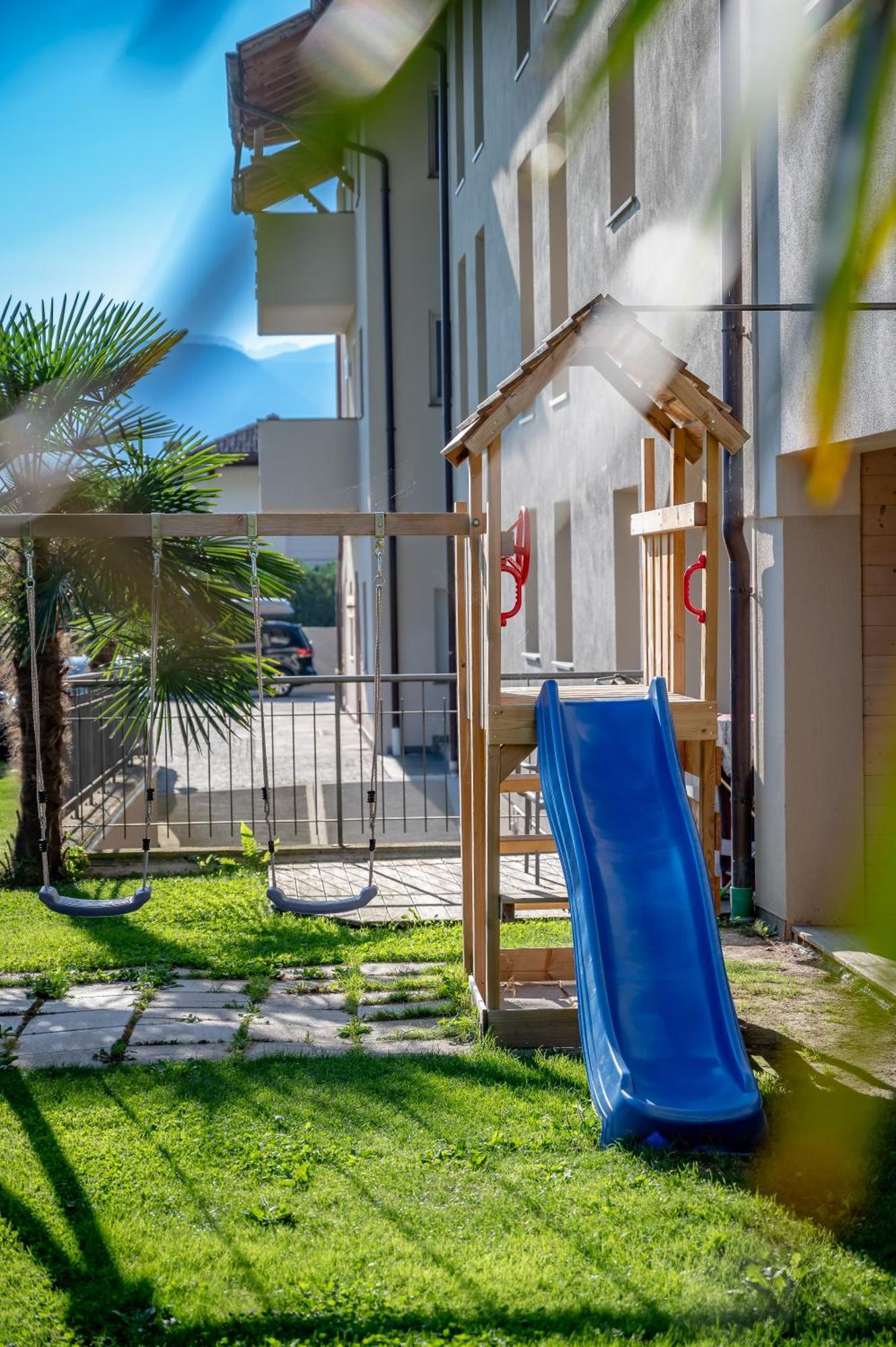 Garni Hotel Peterlinhof Caldaro Exterior foto