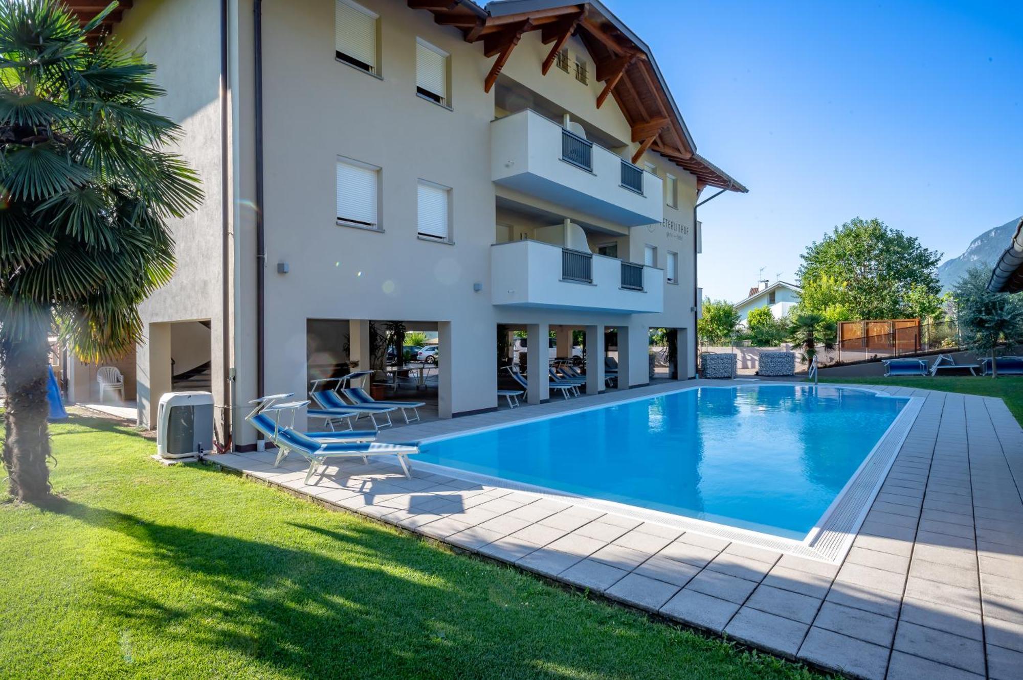 Garni Hotel Peterlinhof Caldaro Exterior foto