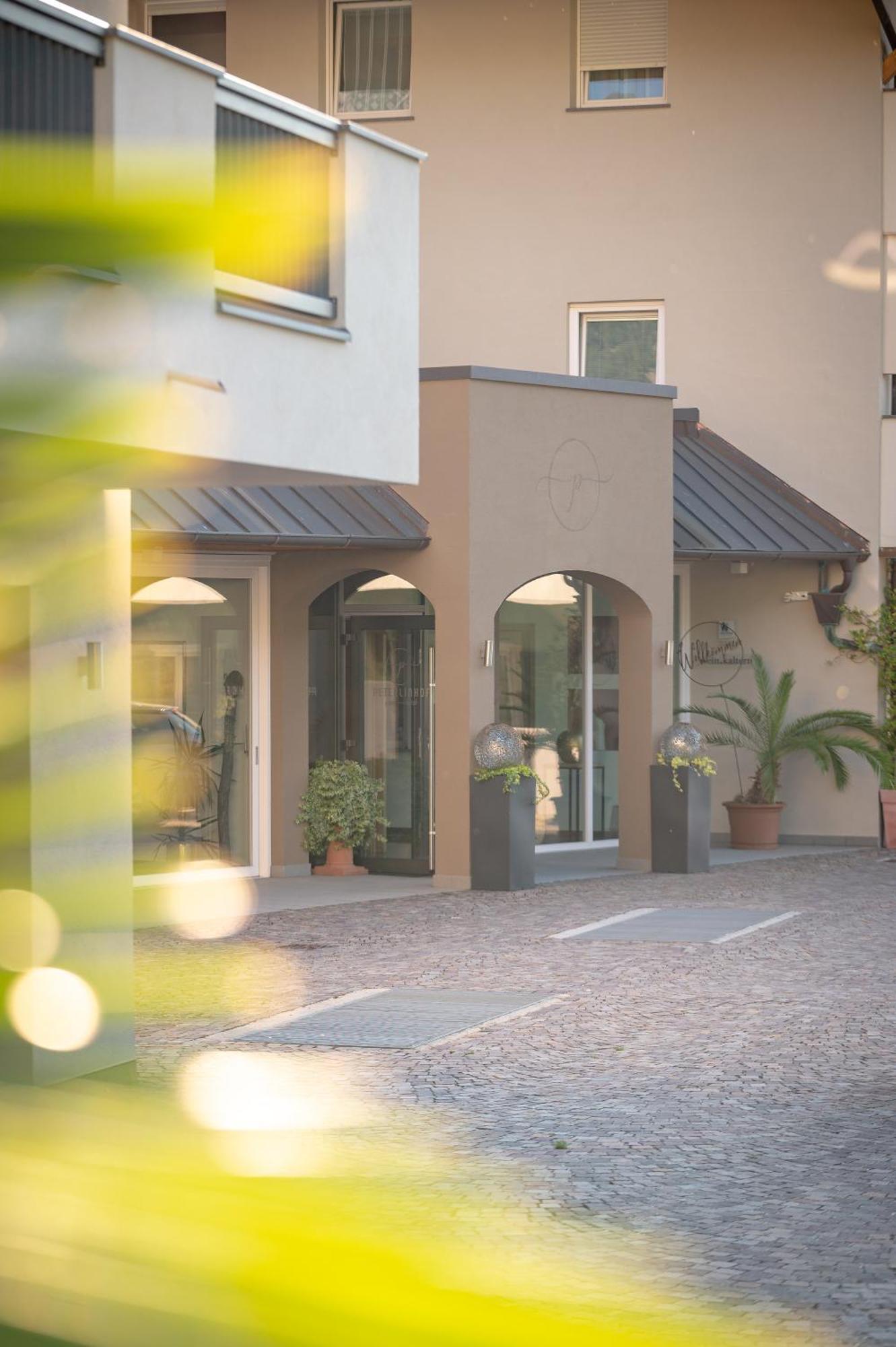 Garni Hotel Peterlinhof Caldaro Exterior foto
